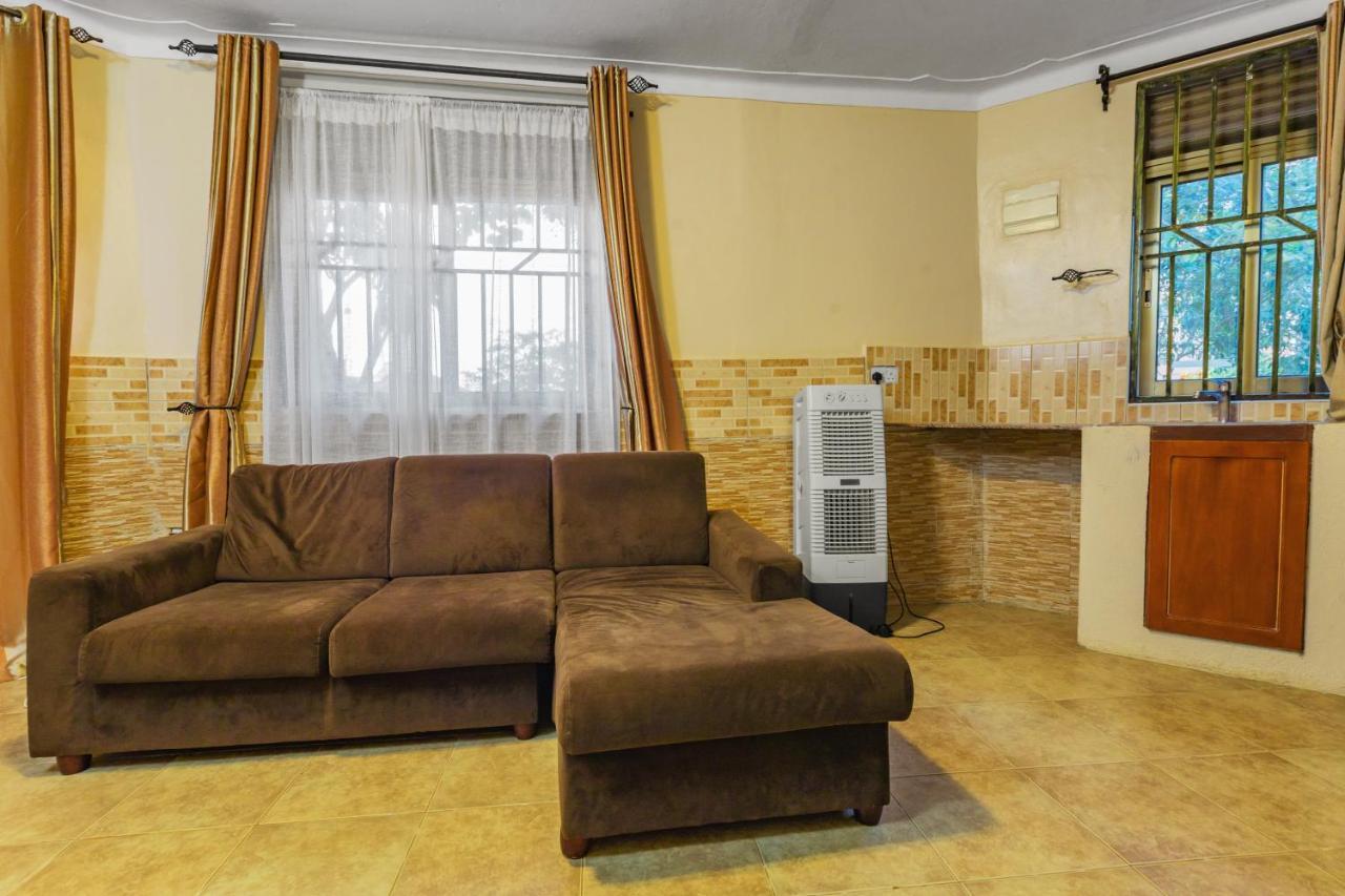 Santa Maria Hotel Entebbe Eksteriør billede